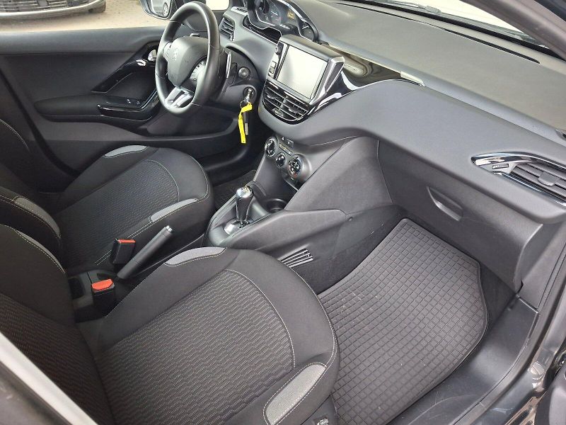 Peugeot 208 (2016) ALLURE Automat 1,2i 60kW - fotka 13 z 35