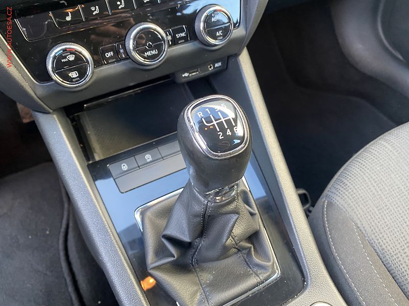 Škoda Octavia (2017) 2.0 TDi, 2.maj,ČR, Style - fotka 16 z 18