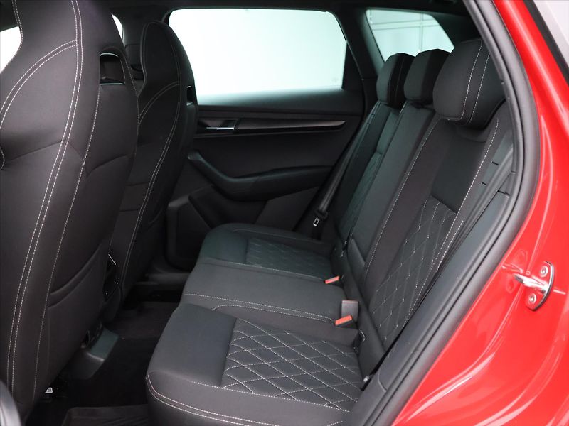 Škoda Karoq 2,0 TSI 140kW DSG Sportline - fotka 15 z 36