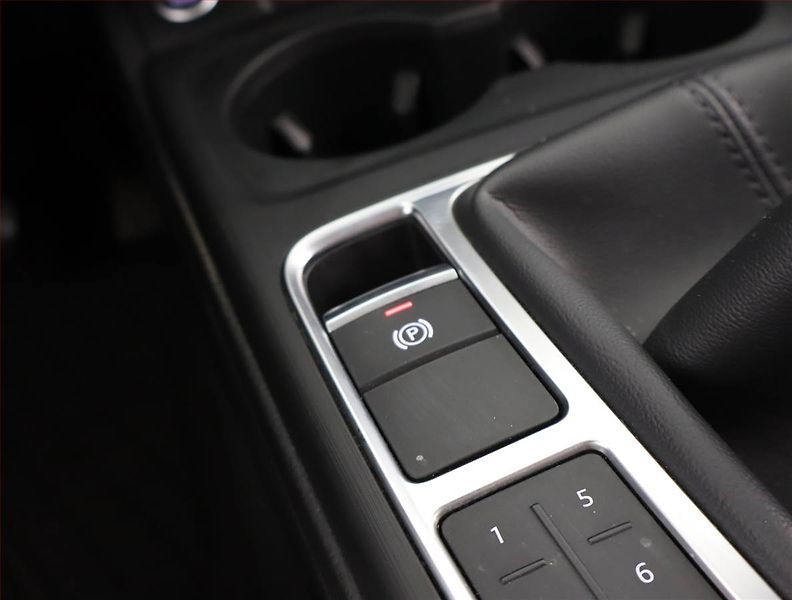 Audi A4 (2017) 2.0 TDI, Serv.kniha, Navi - fotka 16 z 25