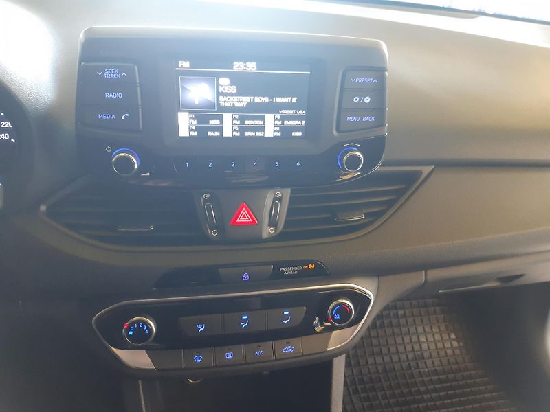 Hyundai i30 1.0 T-GDI Combi 88KW 62000km!! - fotka 10 z 22