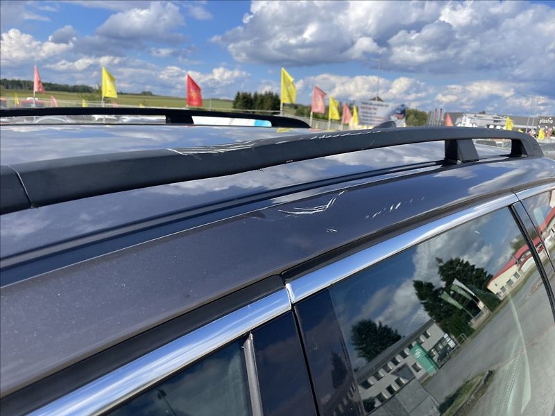 Volvo XC70 2,4 D5 151kw AWD Geartronic Mo - fotka 26 z 35