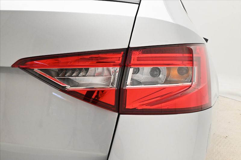Škoda Superb 2,0 TDI 110 kW Style Záruka až - fotka 32 z 33
