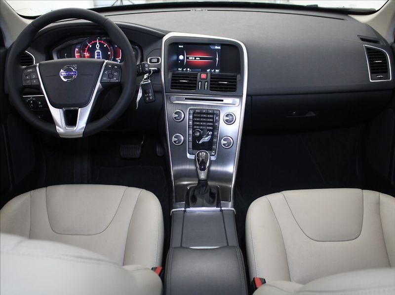 Volvo XC60 2,0 D4 AT Summum VÝPRODEJ! - fotka 8 z 22