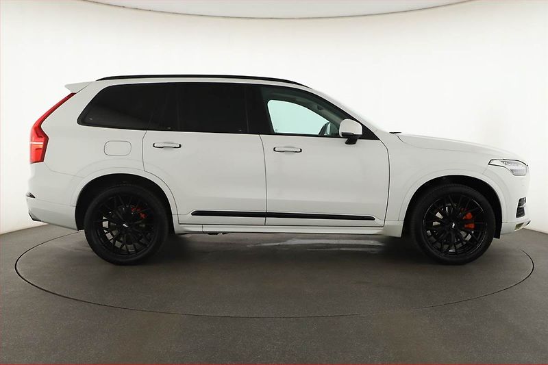 Volvo XC90 (2018) D5 AWD - fotka 6 z 20