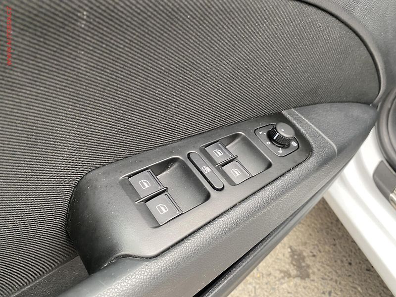 Škoda Superb (2015) 2.0 TDi, Ambition, DSG, navi - fotka 13 z 19