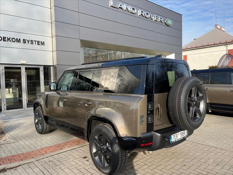 Land Rover Defender 3,0 110 X-Dynamic SE D250 AWD - fotka 5 z 14