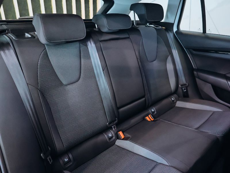 Škoda Octavia 2.0 TDI 110kW DSG Ambition - fotka 24 z 27