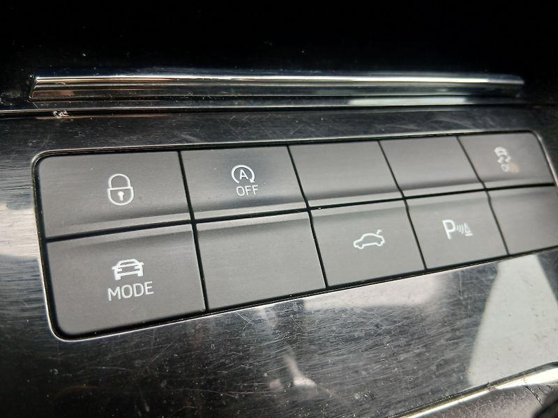 Škoda Octavia 2.0 TDi SCOUT 1.MAJ ČR - fotka 25 z 38