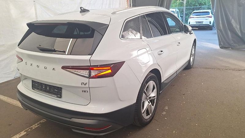 Škoda Enyaq 150kw, iV80 19ALU SOH 96% - fotka 3 z 9