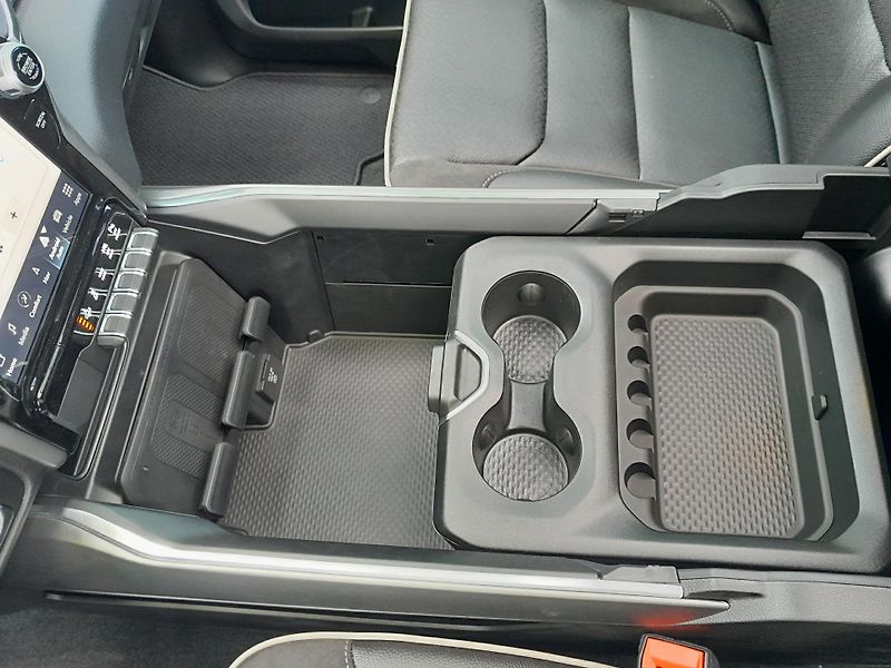 Dodge RAM (2024) 1500, 5.7 V8  Laramie - fotka 39 z 43