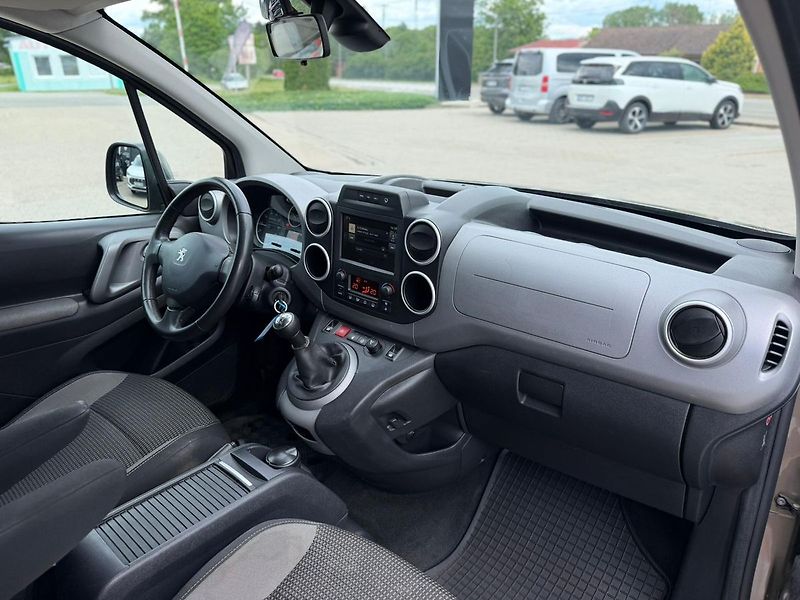 Peugeot Partner ALLURE 1.6VTi 120. 5 míst - fotka 9 z 27