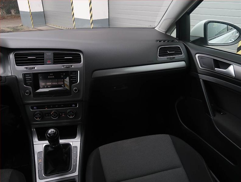 Volkswagen Golf (2014) 1.2 TSI, Serv.kniha, Tempomat - fotka 8 z 16
