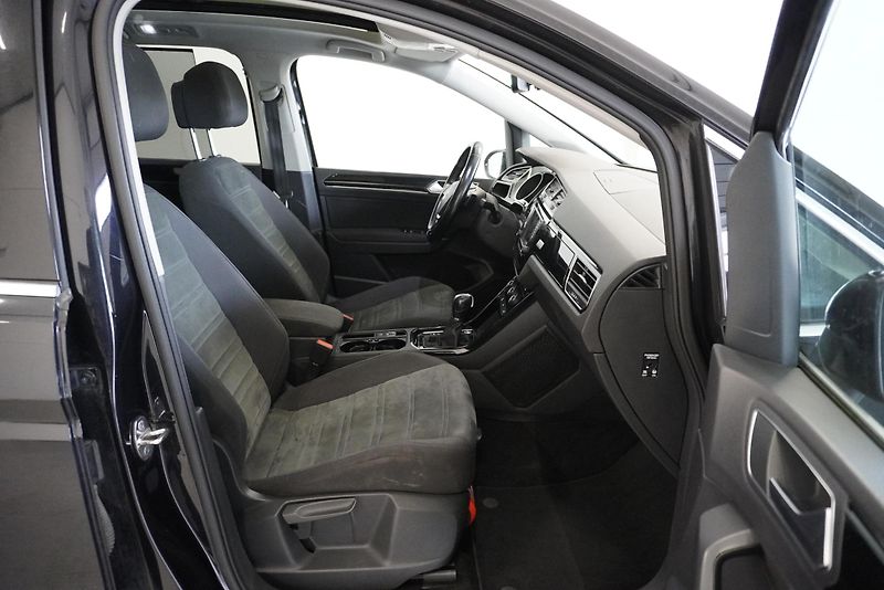 Volkswagen Touran (2017) TOURAN  2,0 TDI HIGHLINE AUT. - fotka 35 z 45