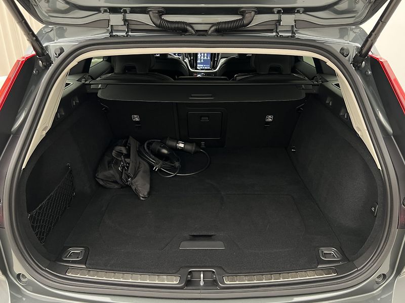 Volvo V60 T8 AWD BRIGHT PLUS AUT CZ  - fotka 5 z 48