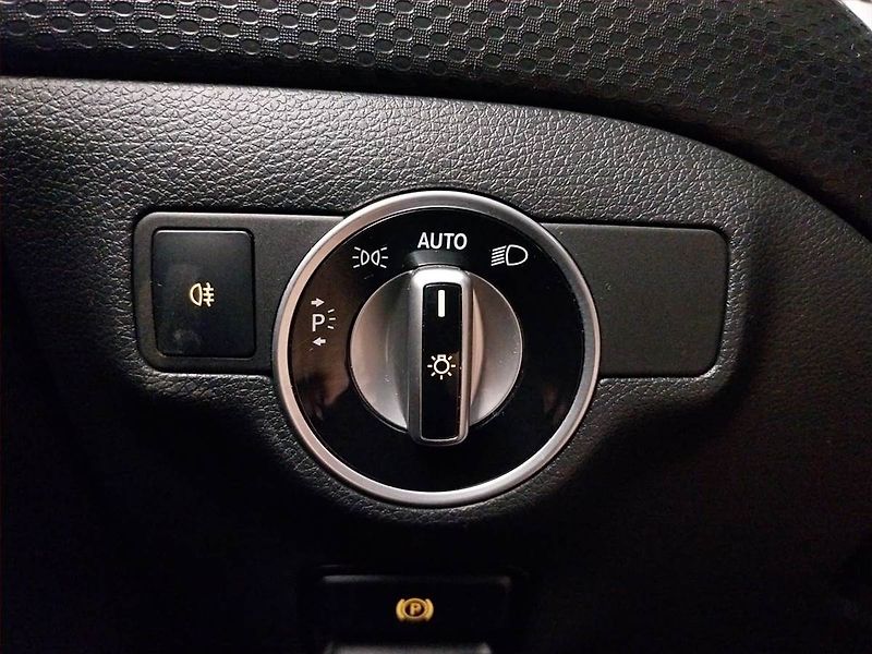 Mercedes-Benz Třídy A (2016) A 180, Serv.kniha, Kůže - fotka 18 z 19