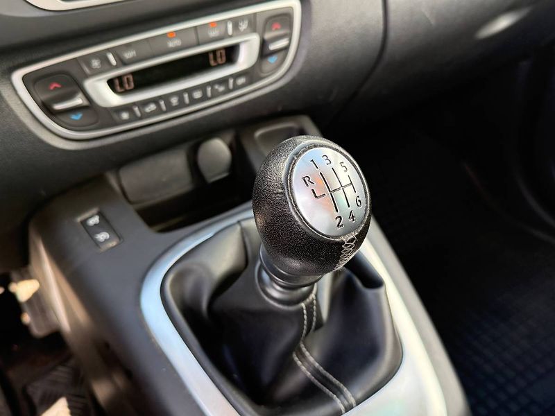 Renault Scénic (2016) 1.6 dCi 96 kW Expression - fotka 14 z 21
