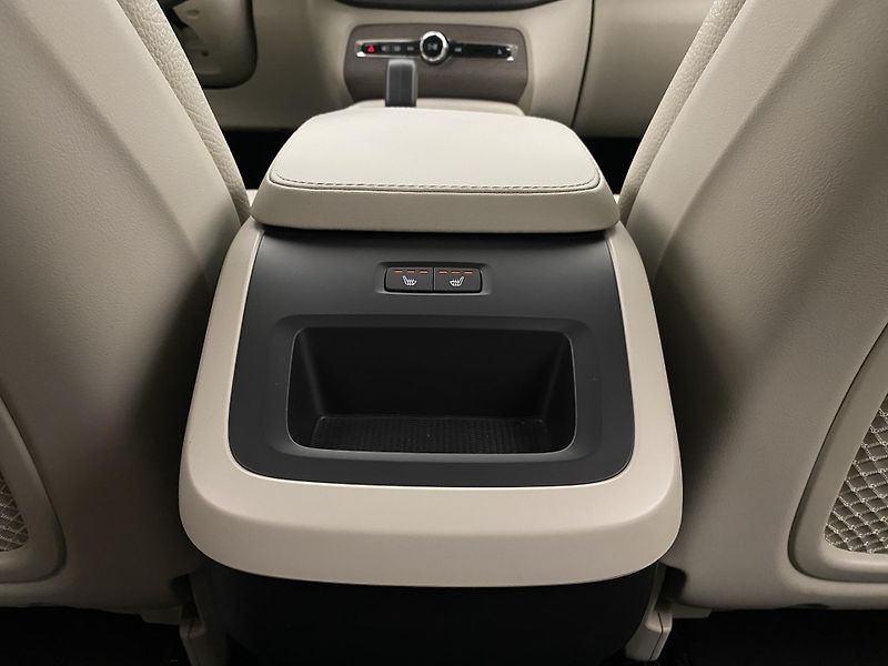 Volvo XC90 B5 AWD CORE AUT CZ 7M - fotka 39 z 63