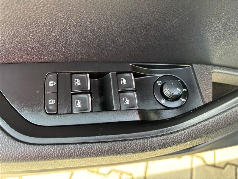 Škoda Superb III Combi 1.4 TSi Style - fotka 9 z 17