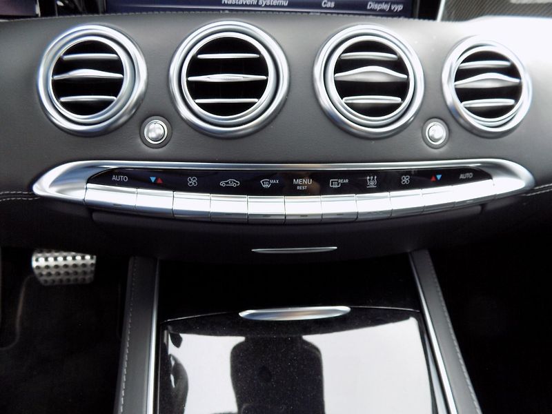 Mercedes-Benz Třídy S (2015) 63AMG/4Matic/2.maj.ČR/LED/ - fotka 43 z 50