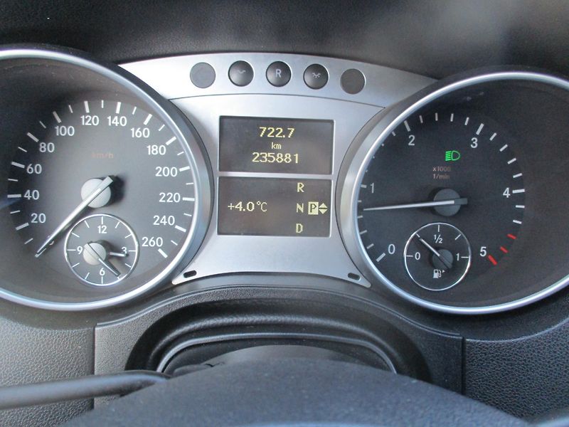 Mercedes-Benz Třídy M ML 350CDi SPORT 4M*NAVI*ALU 20 - fotka 15 z 50