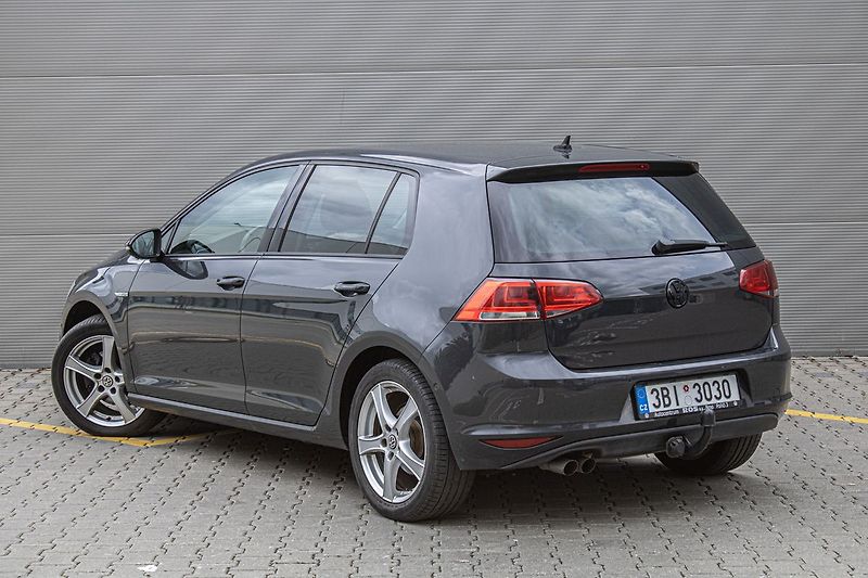 Volkswagen Golf - fotka 8 z 33