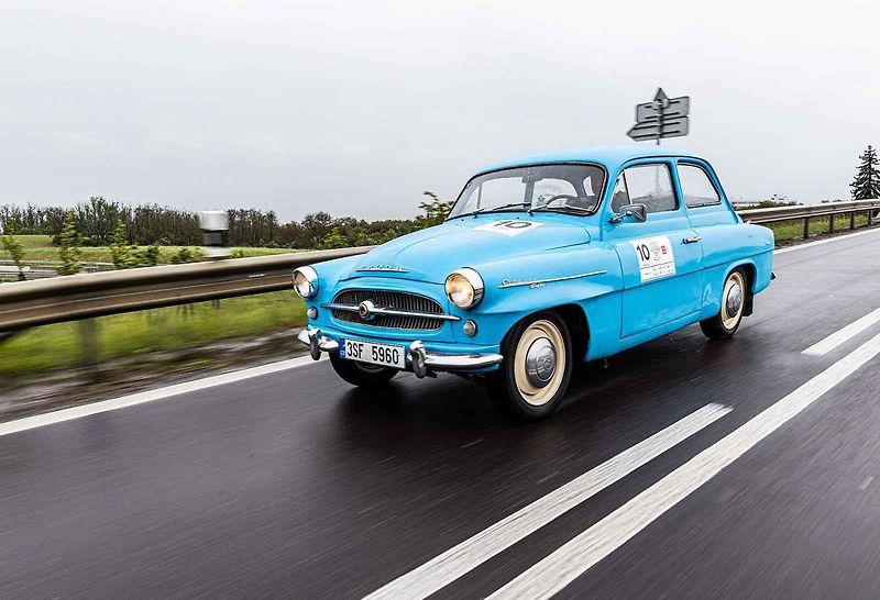 Start první jízdy Oldtimer Expressu v Praze.