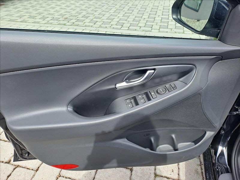 Hyundai i30 (2026) 26 HB 1,0 T-GDI MT STYLE - fotka 9 z 25