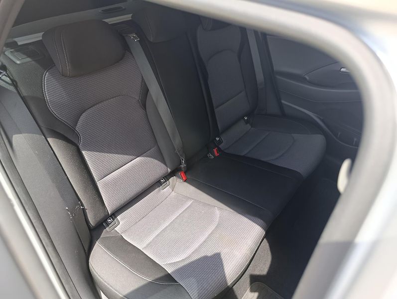 Hyundai i30 1.6CRDI 81kW ČR 1.MAJ DPH - fotka 15 z 32