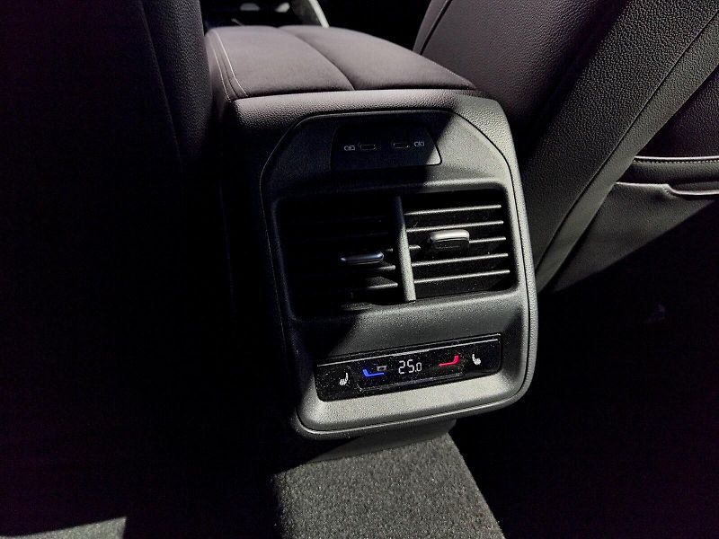 Škoda Superb (2025) Combi SportLine 2,0 Tdi 142 Kw - fotka 34 z 45