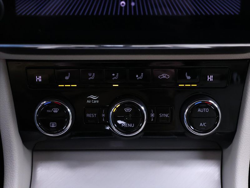 Škoda Superb 2,0 TDI  110 kW DSG DPH CZ - fotka 31 z 43