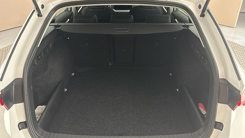 Škoda Octavia 2.0 TDI DSG Style Combi - fotka 17 z 29
