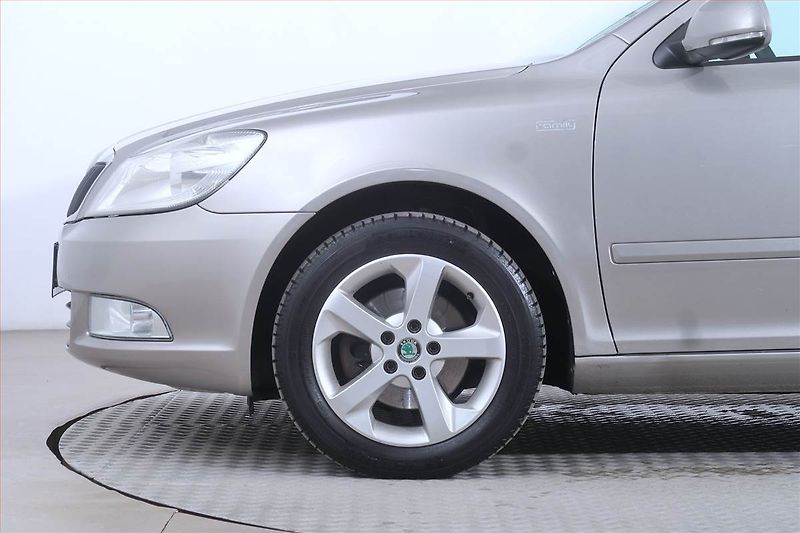 Škoda Octavia (2012) 2.0 TDI, Serv.kniha, Navi - fotka 14 z 19