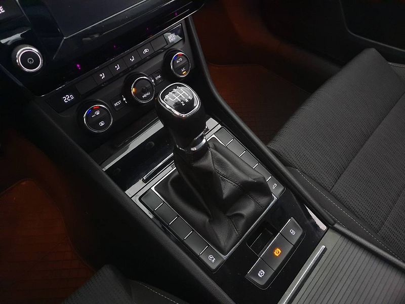 Škoda Superb (2016) Combi 2.0 TDI (110kW/150k) Amb - fotka 13 z 21