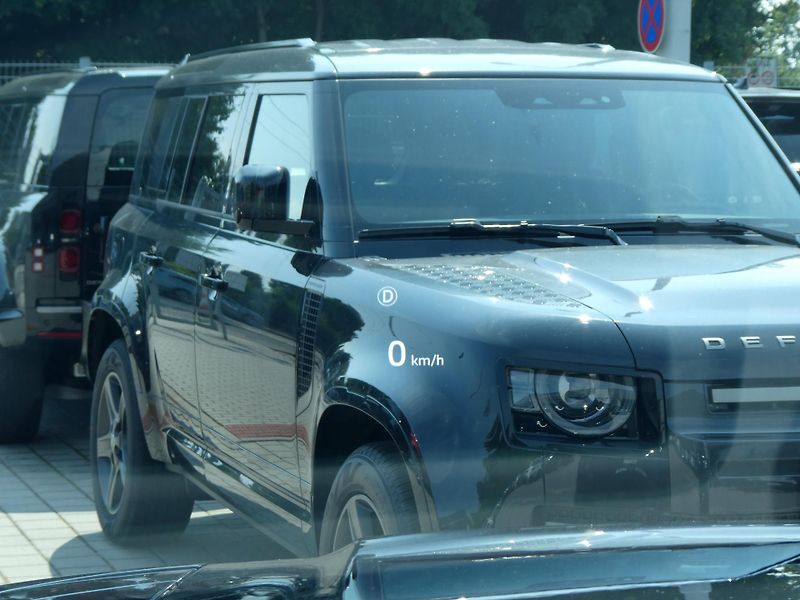 Land Rover Defender 110 4,4 OCTA P635 - fotka 24 z 44