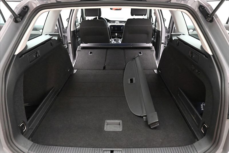 Volkswagen Passat 2,0 TDI 110kW DSG Business Zár - fotka 11 z 32