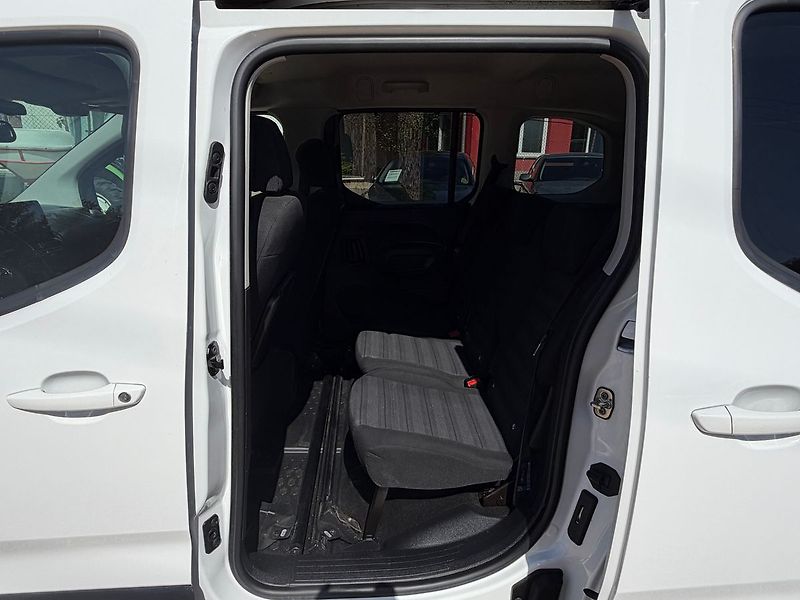 Opel Combo 1.2TURBO 81KW*ZADÁNO* - fotka 15 z 33