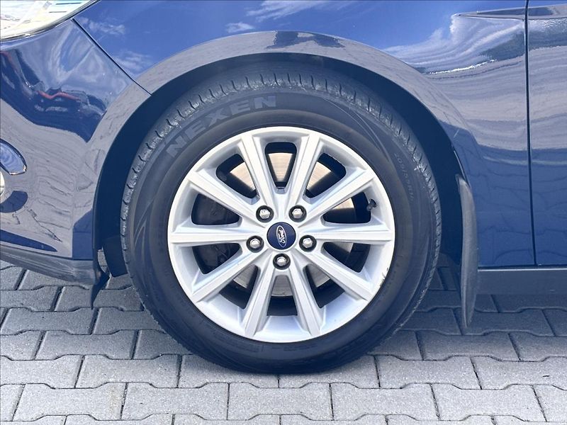 Ford Focus 2,0 TDCi 103kW AUT Titanium - fotka 10 z 27