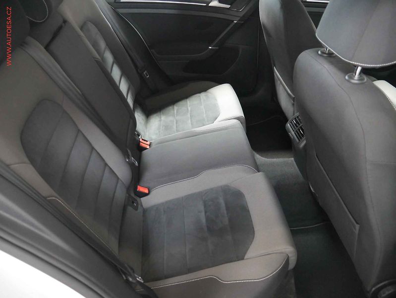 Volkswagen Golf (2014) 1.4 TSI, ČR, AC, výhřev sed. - fotka 11 z 25