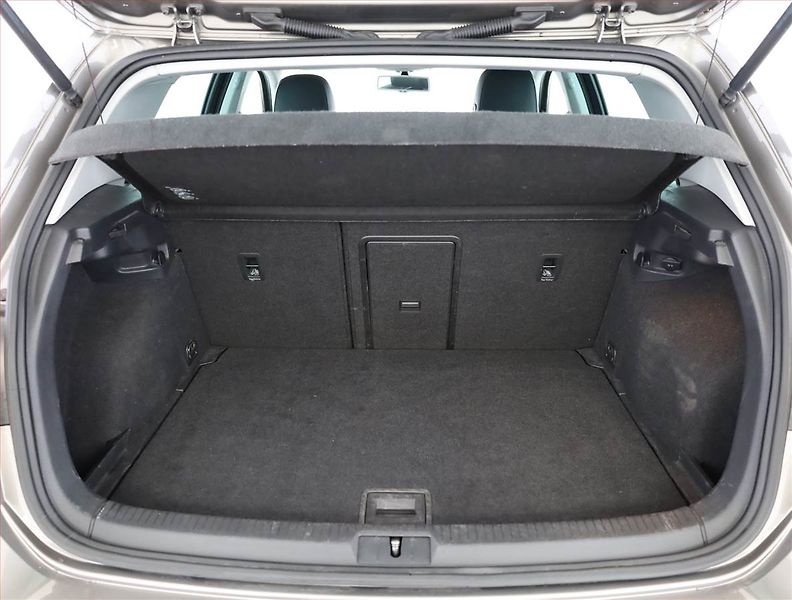 Volkswagen Golf (2013) 1.4 TSI, Serv.kniha, Navi - fotka 16 z 16