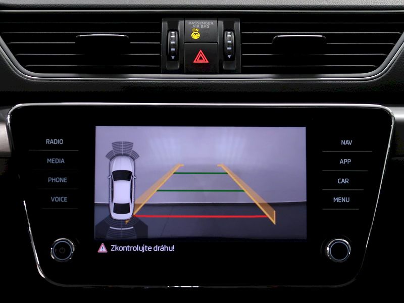 Škoda Superb (2019) STYLE 2.0TDI 140KW DSG 4x4 MAT - fotka 22 z 34