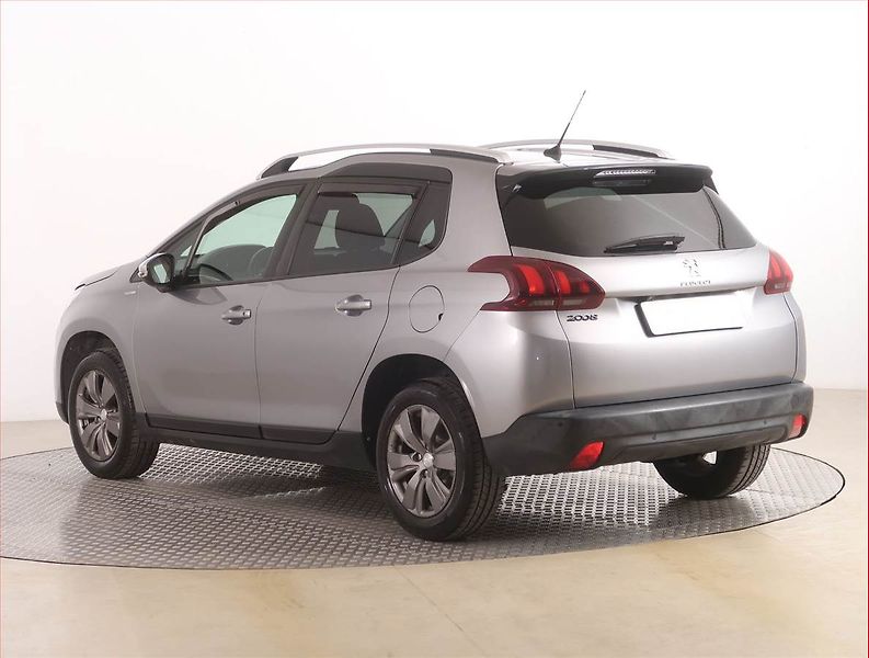 Peugeot 2008 (2019) Style 1.2 PureTech, Serv.kniha - fotka 4 z 14