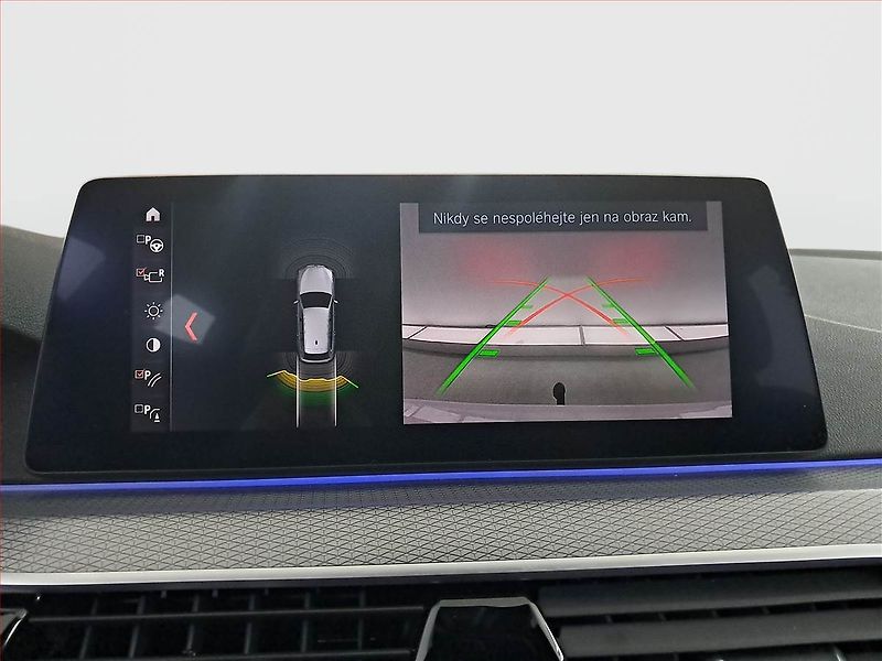 BMW Řada 5 (2019) M Sport 530d xDrive - fotka 21 z 23