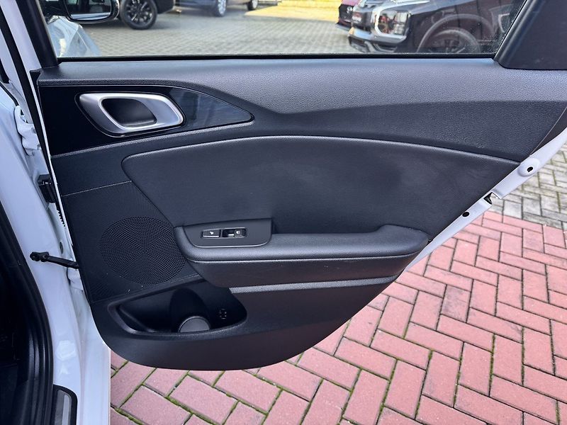 Kia Ceed (2022) 1.5i TGDi GT-Line Automat LED - fotka 22 z 49