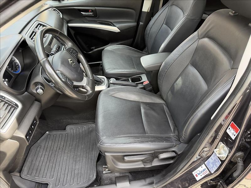 Suzuki SX4 S-Cross 1,6 4x4 AUTOMAT EXCLUSIVE - fotka 12 z 30