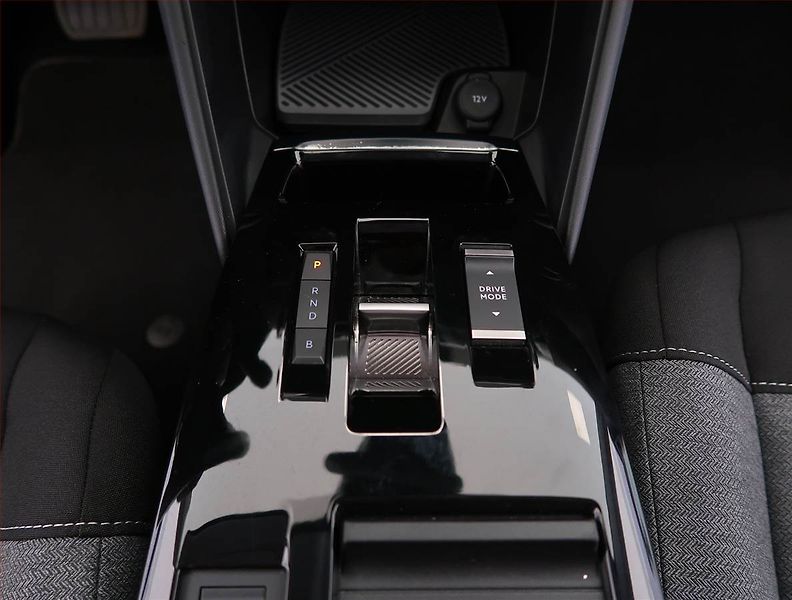 Citroën ë-C4 (2022) Feel 50 kWh, SoH 94% - fotka 13 z 25