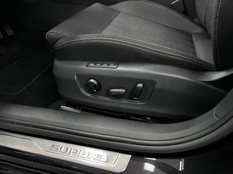 Škoda Superb 2.0 TSI 140 kW Style Servis - fotka 15 z 50