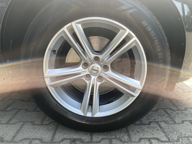 Volvo XC60 (2013) D5 2.4D 169kW AWD   - fotka 22 z 23