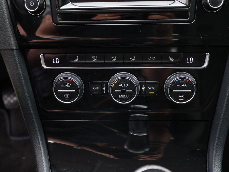 Volkswagen Golf 1,6 TDI 77kW Comfortline CZ - fotka 21 z 30