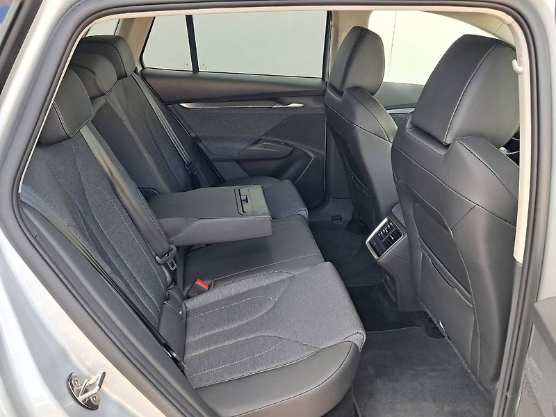 Škoda Elroq (2025) 60 Selection 150kw / 63kWh E1H - fotka 23 z 27